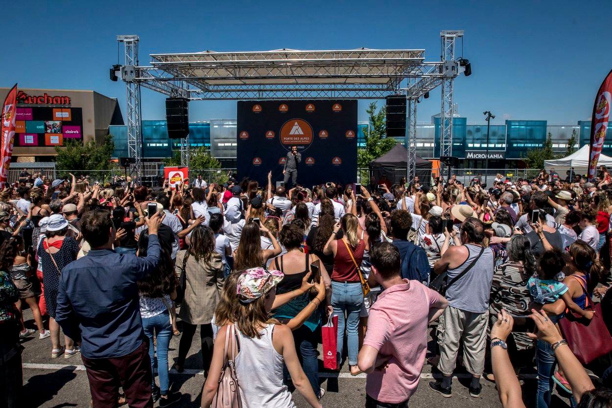 Animation devant le public à Lyon